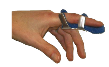 STECCA PER FRATTURA DITA A RANETTA FARMASPLINT MISURA PICCOLA IN ALLUMINIO MODELLABILE CON IMBOTTITURA IN SPUGNA POLIURETANICA ANTIALLERGICA RADIOTRASPARENTE 8 CM 1 PEZZO - farmaidea24.com