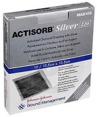 MEDICAZIONE IN CARBONE ATTIVO CON ARGENTO ACTISORB SILVER 10,5X10,5 CM 3 PEZZI - farmaidea24.com